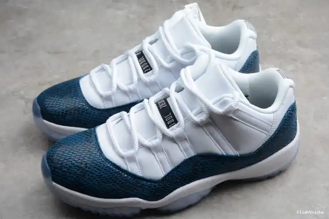 11 Low Jordan Air Snakeskin Blue Navy CD6846-102 0514